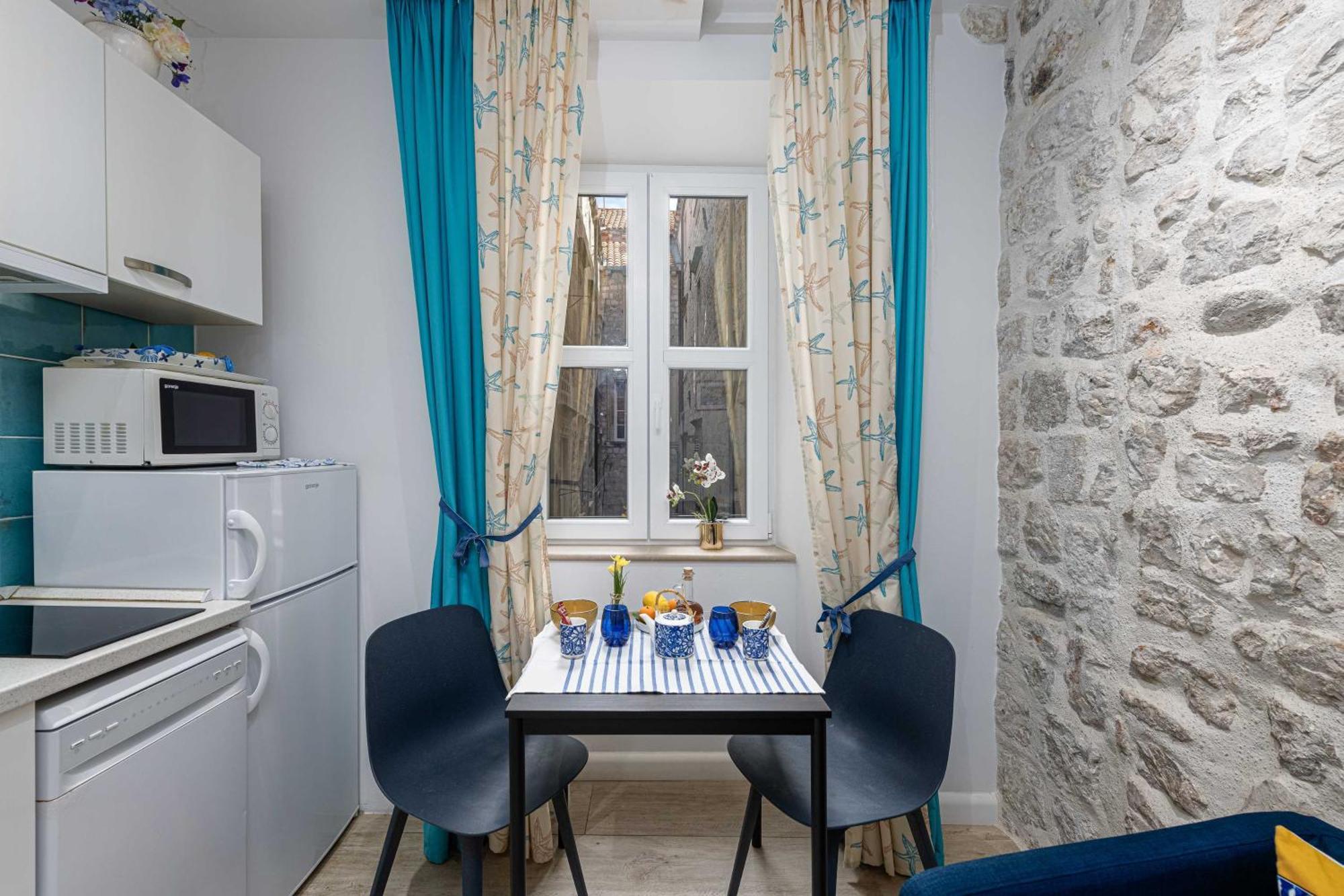 L & L Old Town Apartment *